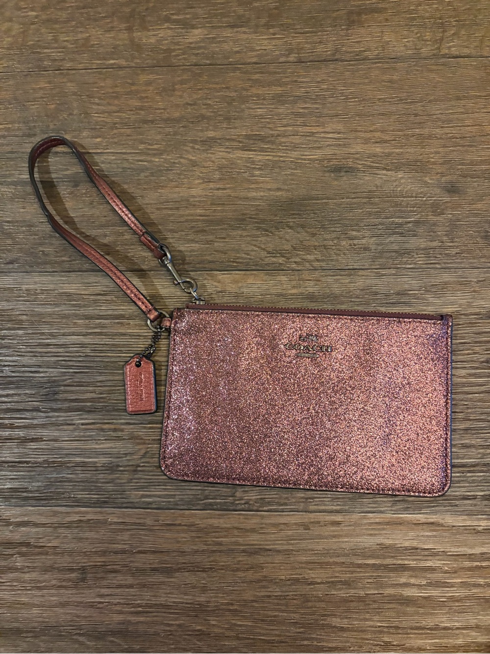 Classic Coach Glitter Wristlet In Metallic Cherry F64585 - Picture 1 of 7